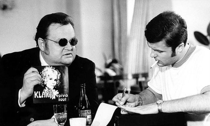 Smrt si vybírá: Jan Marek, řidič poštovního vozu, se rozhodne, že na vlastní pěst vypátrá vraha svého kolegy.