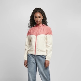 Kam se z ulic vytratila elegance? Ženy příliš často sází na džíny...