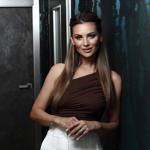 V pořadem Vítejte magazínu Lifee jsme navštívili krásné bydlení Lenky a Davida Limberských. Lenka nám, mimo jiné, ukázala i poklady ze svého botníku. 