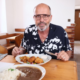 Uvidíme, zda bude Zdeněk s jídlem spokojený. 