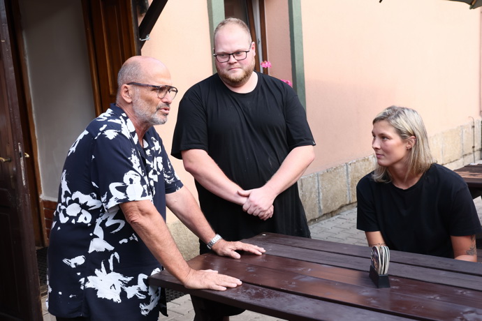 Zdeněk Pohlreich říká, že kvalita českých restaurací stoupá, ale trápí je nové starosti. 