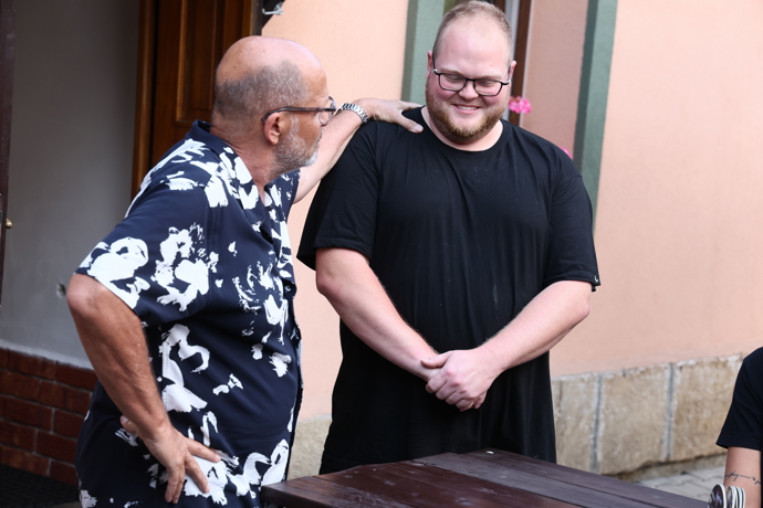 Zdeněk Pohlreich a kuchař Michal.