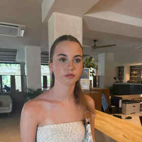 Od září totiž Carla nastupuje na svoji vysněnou střední školu. 