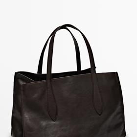 Velká tote bag, do které se vejdete klidně i na víkend. Massimo Dutti, 9 999 Kč