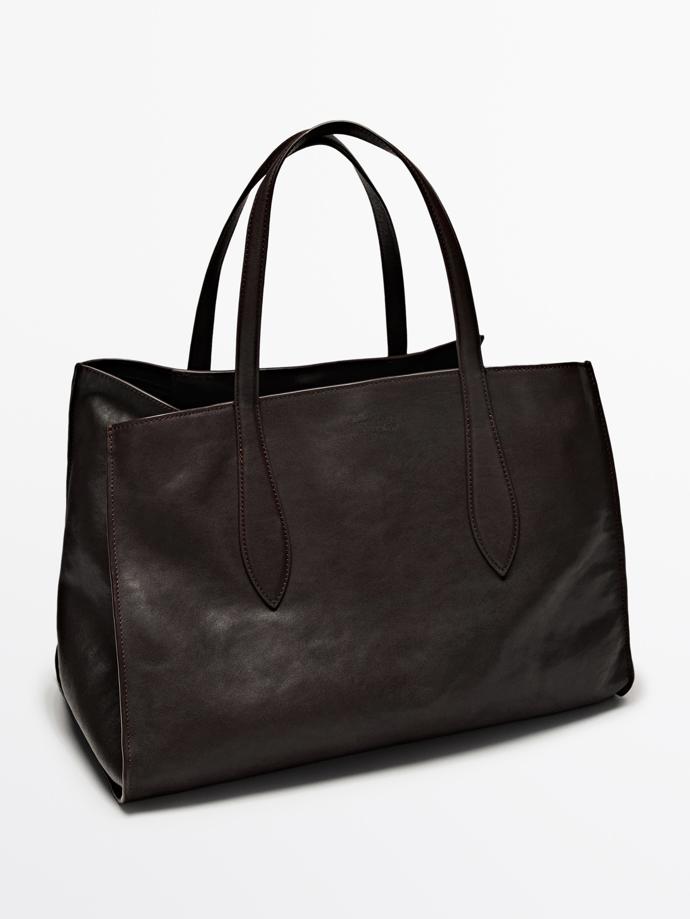 Velká tote bag, do které se vejdete klidně i na víkend. Massimo Dutti, 9 999 Kč
