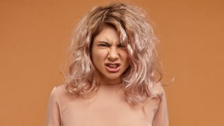 Monika (30): Cítila jsem se jako loutka ve vlastním životě. Dominantní tchyně mi zničila svatbu i celé manželství