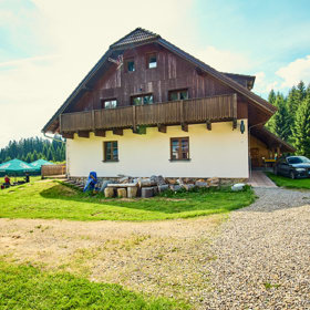 Místo uprostřed šumavské pláně je stále stejně malebné. 