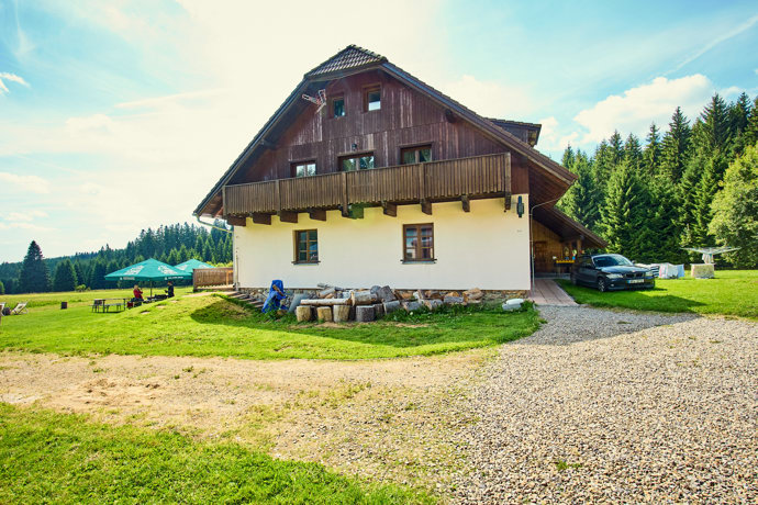 Místo uprostřed šumavské pláně je stále stejně malebné. 