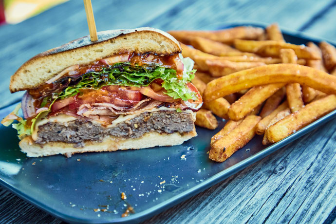 V řezu vypadá burger velice lákavě. 