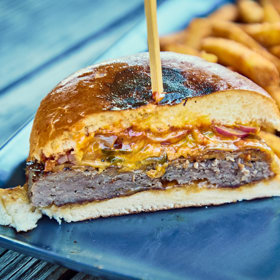 Classic burger nabízí 180 g šťavnatého hovězího masa.