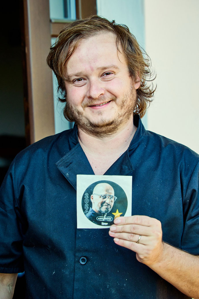 Jakub tvrdí, že po odvysílání pořadu už bude nálepka viset. 