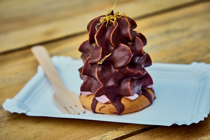 Pohled na čokoládového indiánka zdobeného pomerančovou kúrou se neokouká. 