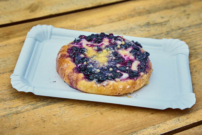 Koláče nabízí Josef Maršálek se sezónním ovocem a v několika variantách. 