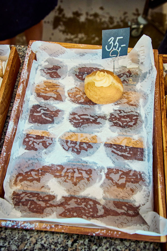 Po koblihách je velká poptávka. Vyjdou na 35 korun za kus. 