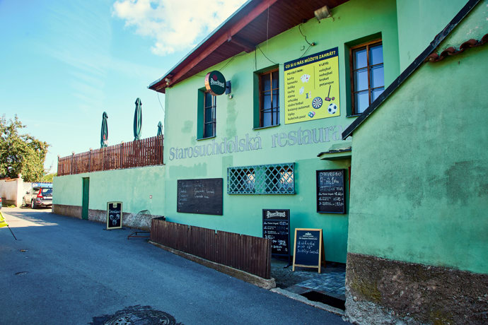 Starosuchdolská restaurace je nedaleko Prahy.