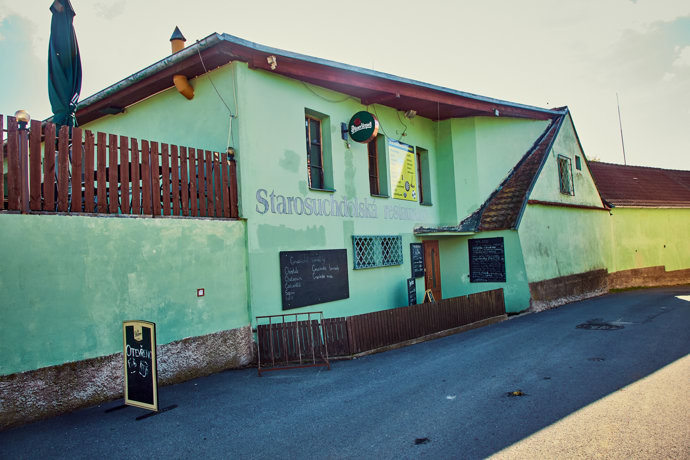 Exteriér Starosuchdolské restaurace.