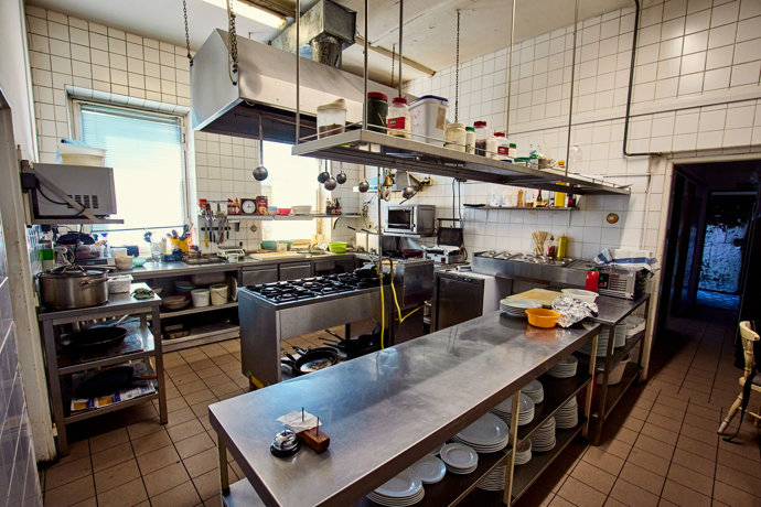 Měsíc po natáčení se kuchyň musela vypořádat s odchodem kuchaře. 