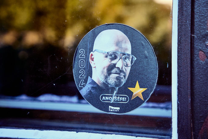 Nálepku od Zdeňka Pohlreicha má podnik hrdě vylepenou. 