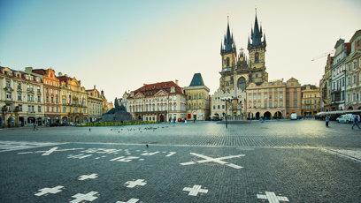 FOTO: Staroměstské náměstí se objevuje v nové knize Dana Browna.
