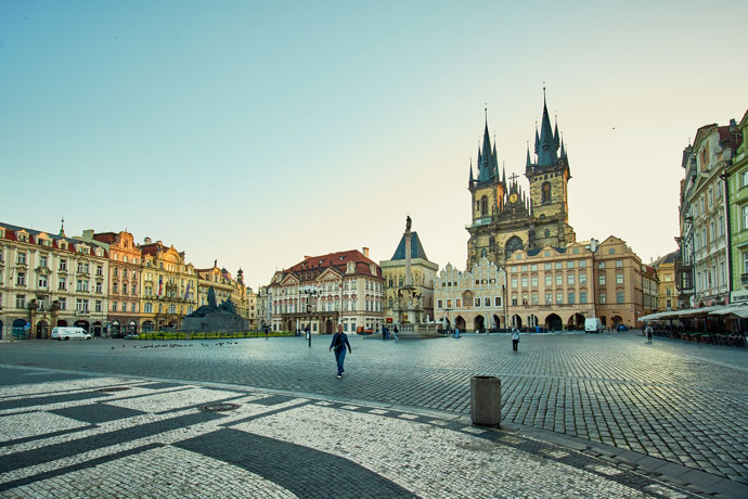 Staroměstské náměstí se objevuje v nové knize Dana Browna.