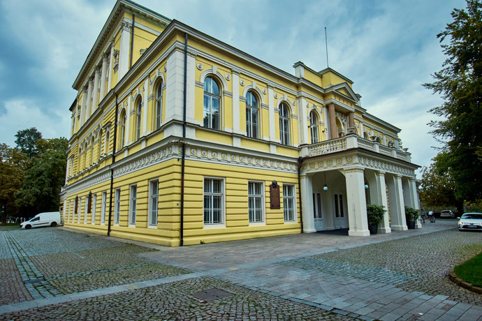 Dan Brown popisuje i palác Žofín.