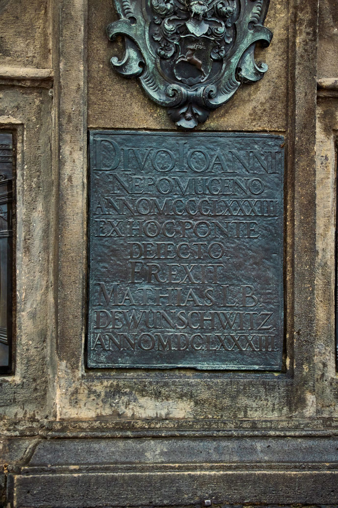 Detail podstavce sochy světce Jana Nepomuckého na Karlově mostě.
