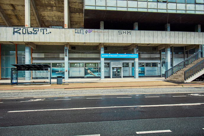 Plavecký stadion Strahov se objevuje v nové knize Dana Browna.