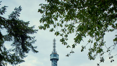 FOTO: Petřínská rozhledna se objevuje v nové knize Dana Browna.