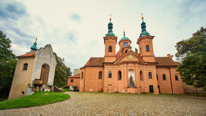 FOTO: Kostel sv. Vavřince a kaple Kalvárie na Petříně.
