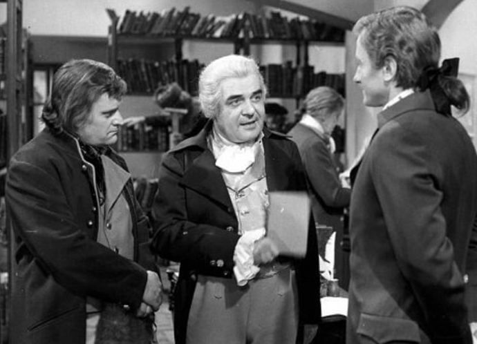 Václav Voska si zahrál vedlejší roli v historickém seriálu F. L. Věk v roce 1971. Další fotografie jsou ze seriálu Sňatky z rozumu.