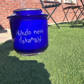 Tuhle nádobu si mnozí spletli se skutečnou urnou Jiřího Krampola.