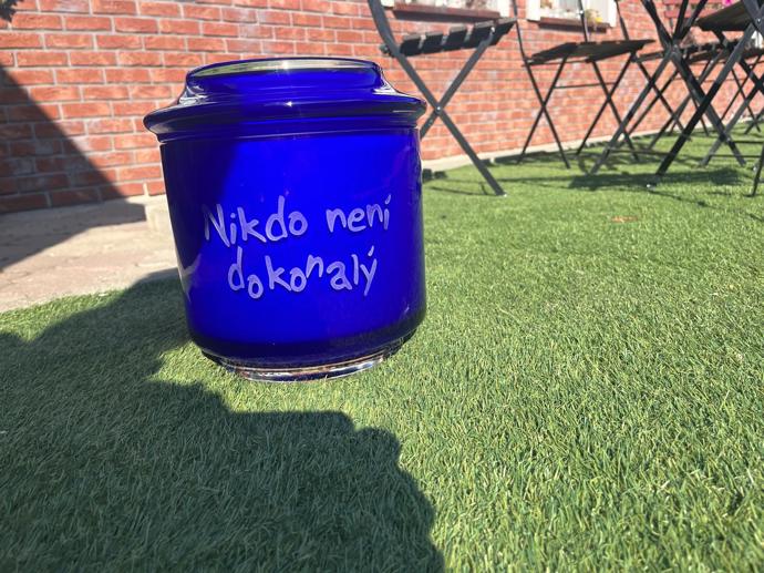 Tuhle nádobu si mnozí spletli se skutečnou urnou Jiřího Krampola.