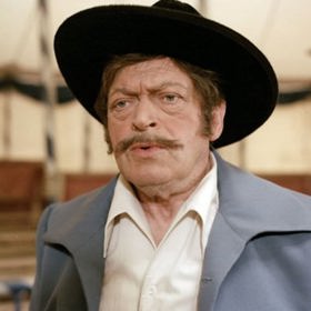 Martin Růžek exceloval také ve velmi oblíbeném koprodukčním seriálu Cirkus Humberto (Návrat, 1988).