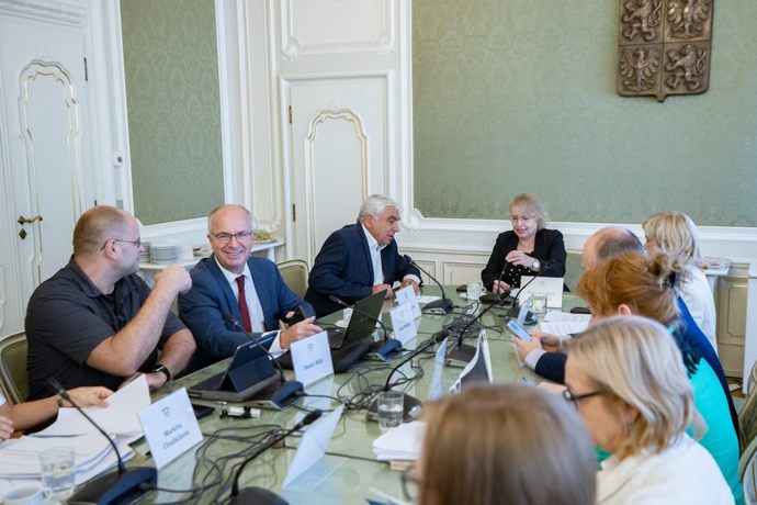 Zákon má chránit děti. Odborníci při debatě v Senátu varovali před dopady rozvodové novely