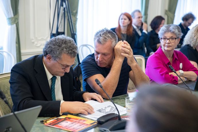 Zákon má chránit děti. Odborníci při debatě v Senátu varovali před dopady rozvodové novely