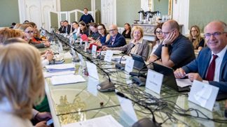 Zákon má chránit děti. Odborníci při debatě v Senátu varovali před dopady rozvodové novely