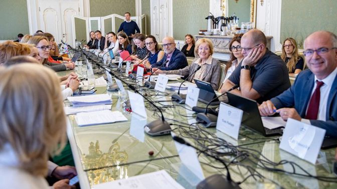 Zákon má chránit děti. Odborníci při debatě v Senátu varovali před dopady rozvodové novely