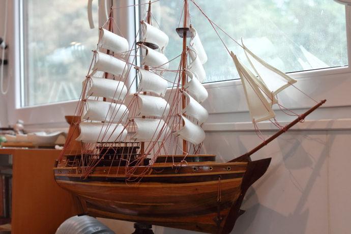 Nechybí ani mnoho lodí a lodiček...