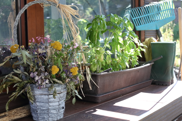 Květiny a dekorace na hausbótu