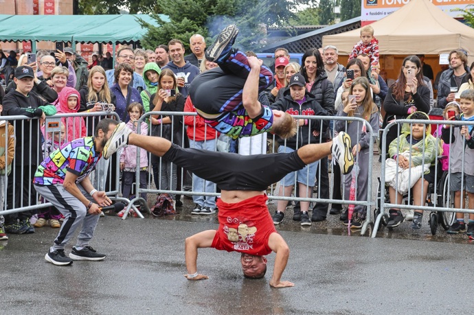 Na začátku se proslavil díky parkouru.