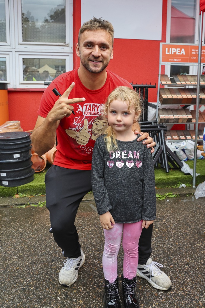 Tary si díky svým fanouškům vydělává miliony.