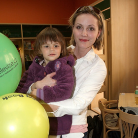 Starší dceru Agátu má herečka s hercem a režisérem Romanem Štolpou.