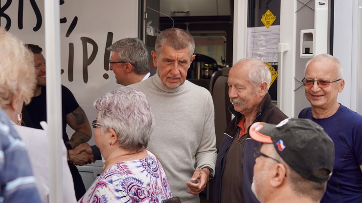 Babiš si na každého umí udělat čas. To je jeho výhoda.