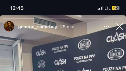 FOTO: Na chvíli jí položil vedle váhy.