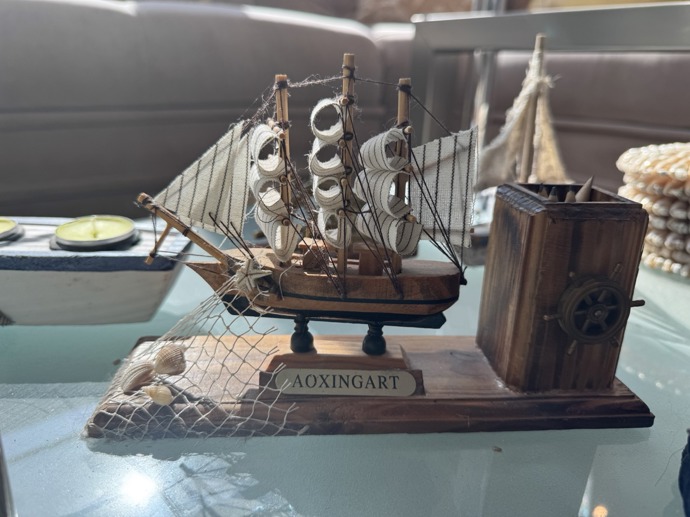 Další z dekorativních lodí