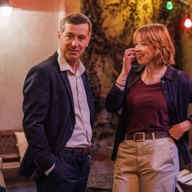 V nové roli zaujal Jan Zadražil hlavně pozoruhodnou vizuální proměnou. 