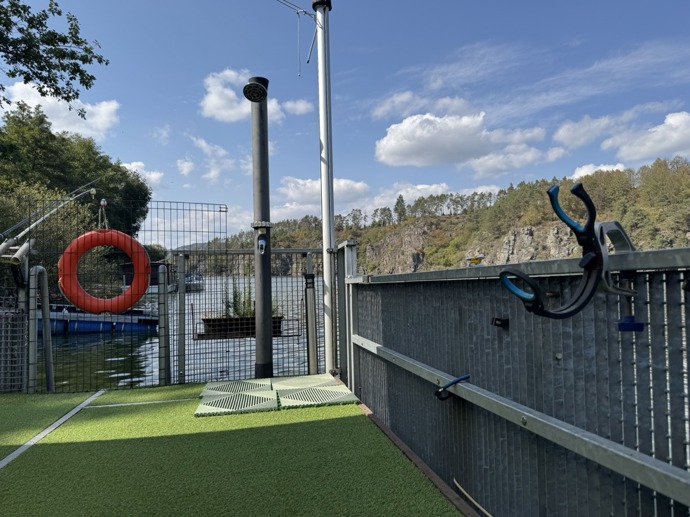 Výhled na přírodu je z hausbótu je okouzlující.