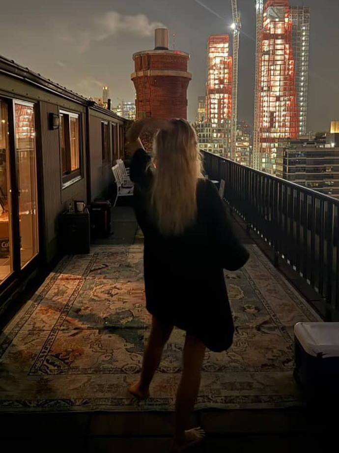 Aneta aktuálně žije v New Yorku.