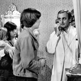 V pokračování oblíbeného filmu se objevil také herec Zdeněk Řehoř, který později připravoval Romana Čadu ke zkouškám na FAMU. Roman se ale nakonec rozhodl pro studia na ČVUT.