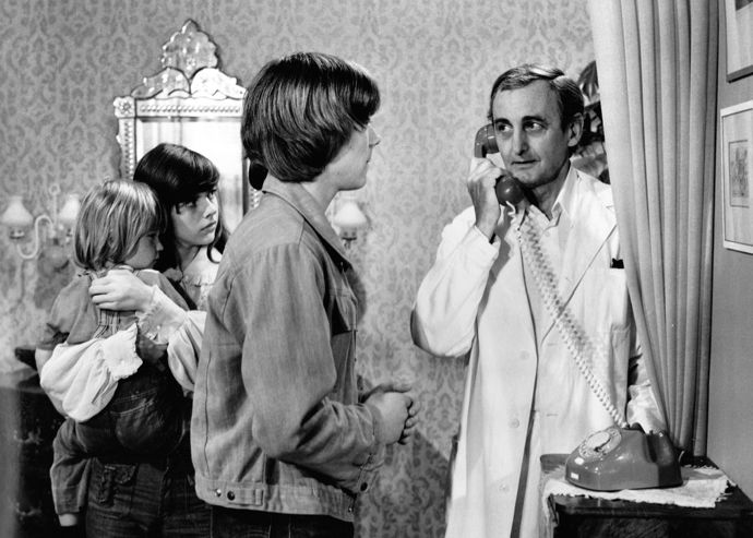 V pokračování oblíbeného filmu se objevil také herec Zdeněk Řehoř, který později připravoval Romana Čadu ke zkouškám na FAMU. Roman se ale nakonec rozhodl pro studia na ČVUT.